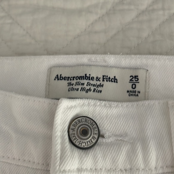 Abercrombie white jeans - Picture 3 of 7